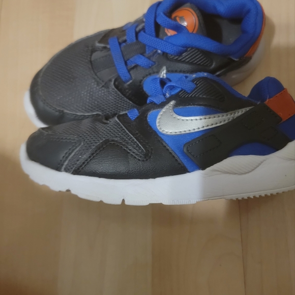 Nike - Picture 3 of 6